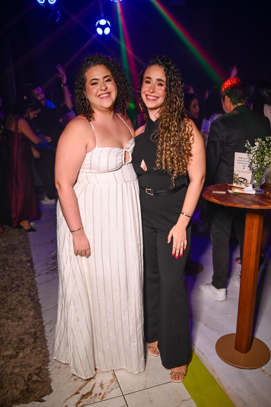 Juliana e Débora Nascimento Parreira