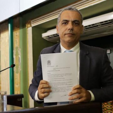 Flávio Bolsonaro vai receber título de cidadão soteropolitano neste sábado (17)