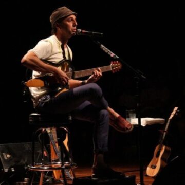 De ‘Telegrama’ a ‘Bandeira’: o que esperar do show de Zeca Baleiro em Salvador