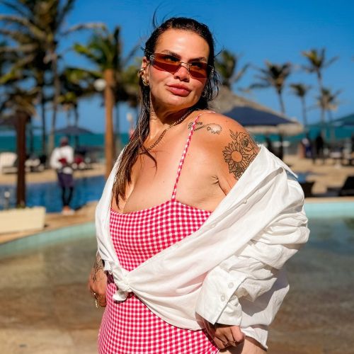 Após perder 120 kg, Thais Carla rebate cobranças por cirurgias reparadoras: ‘Eu não deixo de viver’