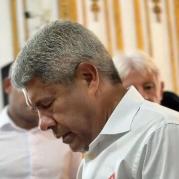 Governador Jerônimo Rodrigues participa de missa na Igreja do Bonfim e publica mensagem de fé