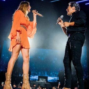 Filha de Daniel, Lara Camillo canta com o pai aos 16 anos e recebe elogios