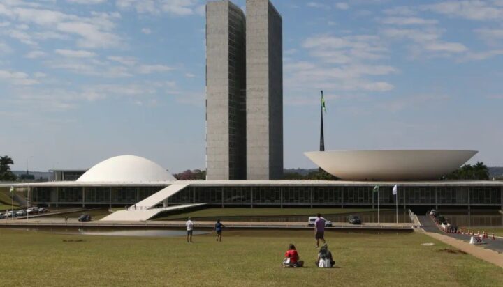 Calendário especial pode acelerar votação da PEC do fim da escala 6×1