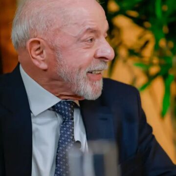 Lula diz que vai entregar amanhã ao TSE pedido de abertura de sigilo