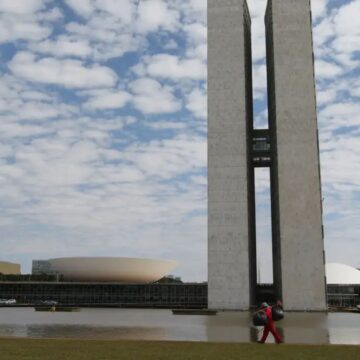 Presidente do Senado marca para segunda votação do fim da escala 6×1