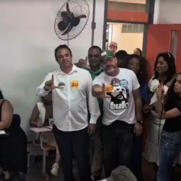 Candidato ao Governo Ronaldo Mansur vota em campus da UFBA e agradece solidariedade após acidente