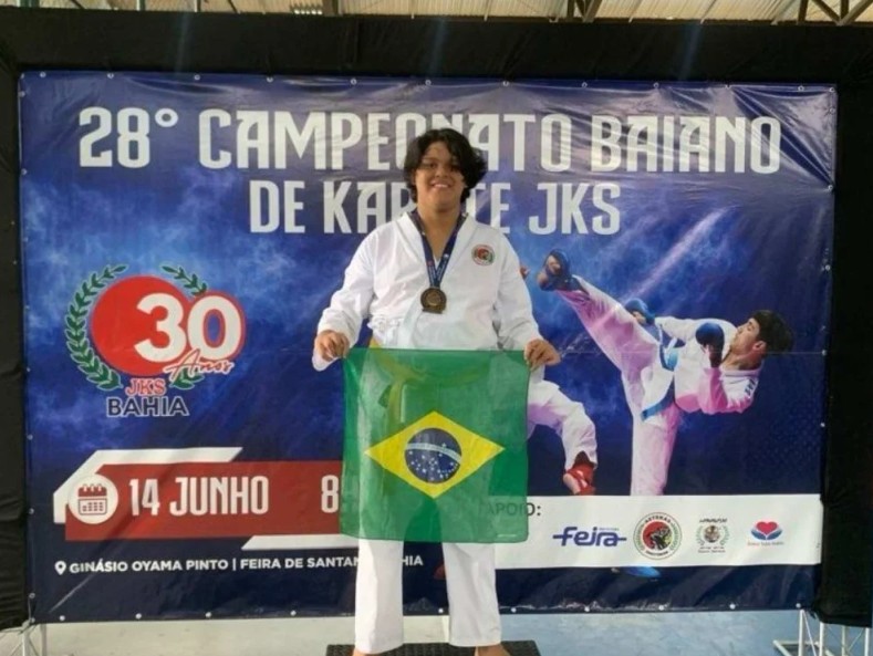 Adolescente autista de Feira de Santana mobiliza campanha para disputar campeonato de karatê em MG