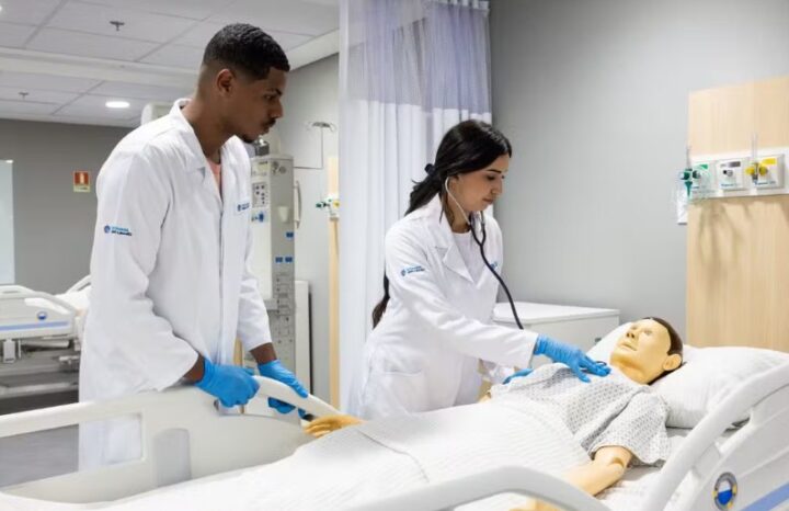 ‘OAB da Medicina’: Congresso aprova obrigatoriedade de prova de proficiência para médicos