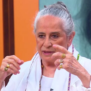 Maria Bethânia lamenta tempos atuais em entrevista especial no ‘Sem Censura’: ‘O Brasil está frouxo’