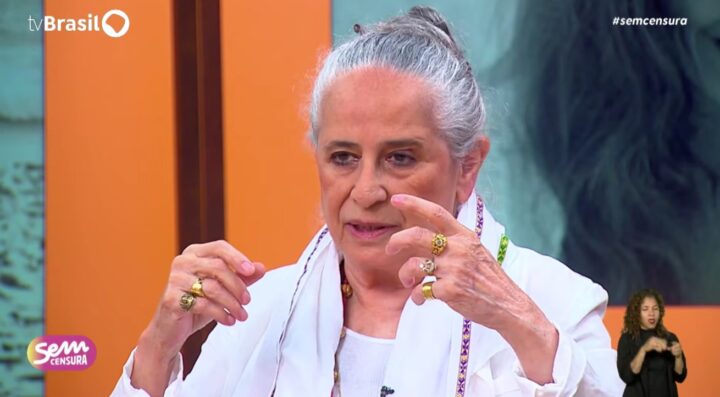 Maria Bethânia lamenta tempos atuais em entrevista especial no ‘Sem Censura’: ‘O Brasil está frouxo’