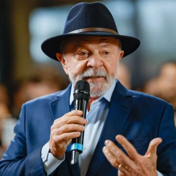 Lula afirma que vai autorizar abertura dos seus dados bancários amanhã e desafia Flávio Bolsonaro a fazer o mesmo