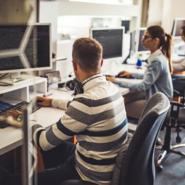 Multinacional oferece vagas para as áreas de tecnologia e negócios no sul da Bahia; saiba mais