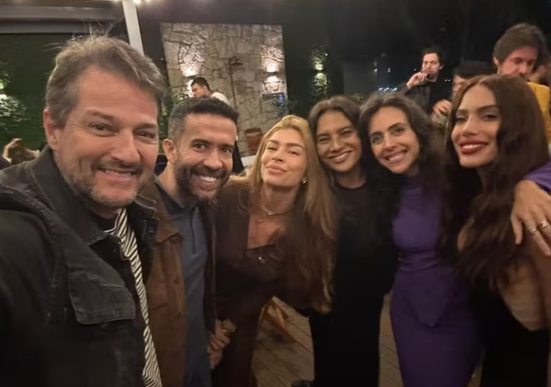 André Janones é homenageado em jantar com estrelas como Anitta e Grazi Massafera