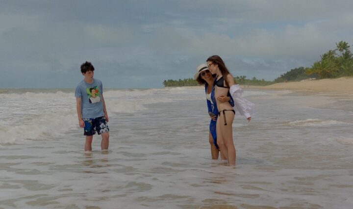 Filme com Mônica Carvalho e Humberto Martins gravado em Trancoso estreia na Bahia antes de chegar aos cinemas