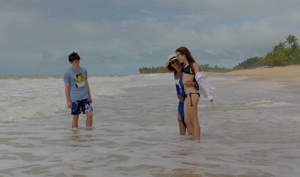 Filme com Mônica Carvalho e Humberto Martins gravado em Trancoso estreia na Bahia antes de chegar aos cinemas