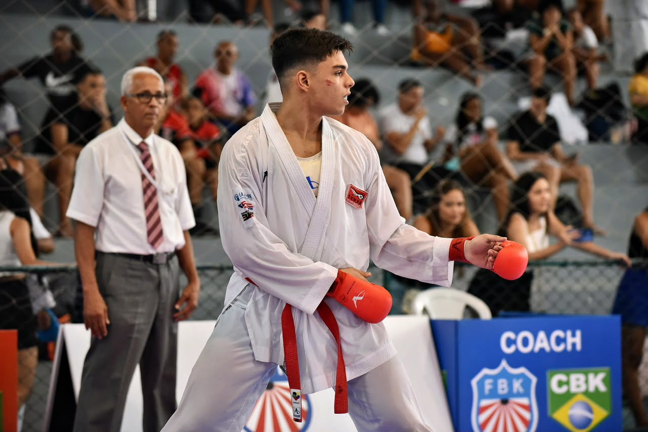 Baiano João Gabriel desembarca em Pernambuco em busca título nacional e vaga na Seleção Brasileira de Karatê
