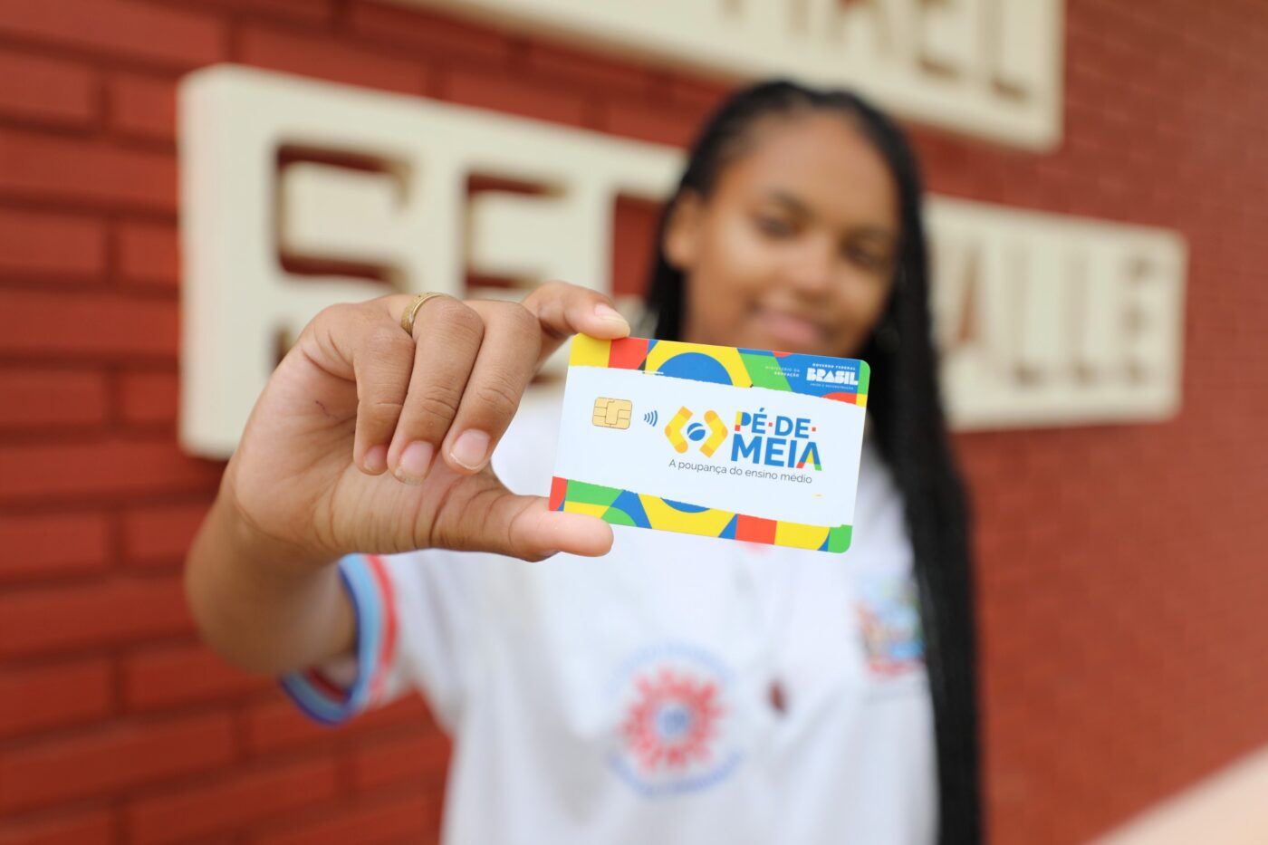 Pé-de-Meia oferece incentivo extra de R$ 200 para estudantes que fizerem o Enem 2026
