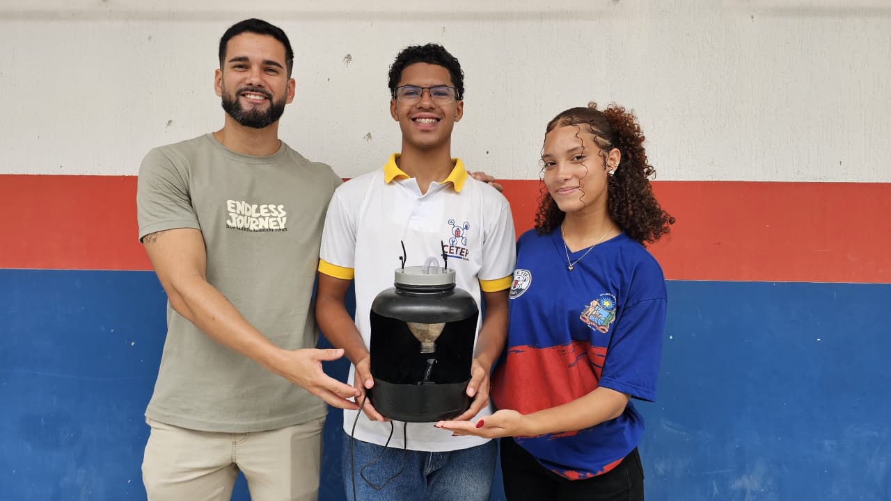 Estudantes baianos criam bebedouro sustentável para gatos por apenas R$ 24