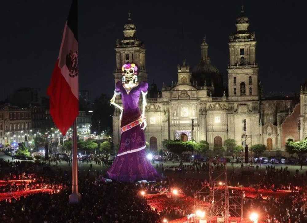 Cidade do México inaugura maior Catrina do mundo, com 33,4 metros de altura