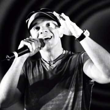 Antes da fama, Netinho estudou Engenharia e começou a cantar em bares de Salvador