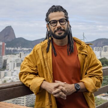 De professor a estrela da Globo: Amaury Lorenzo leva experiência de quase 20 anos em sala de aula para novela
