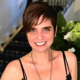 Lídia Brondi reaparece após 36 anos longe da TV e declara voto: ‘Pela manutenção da democracia’