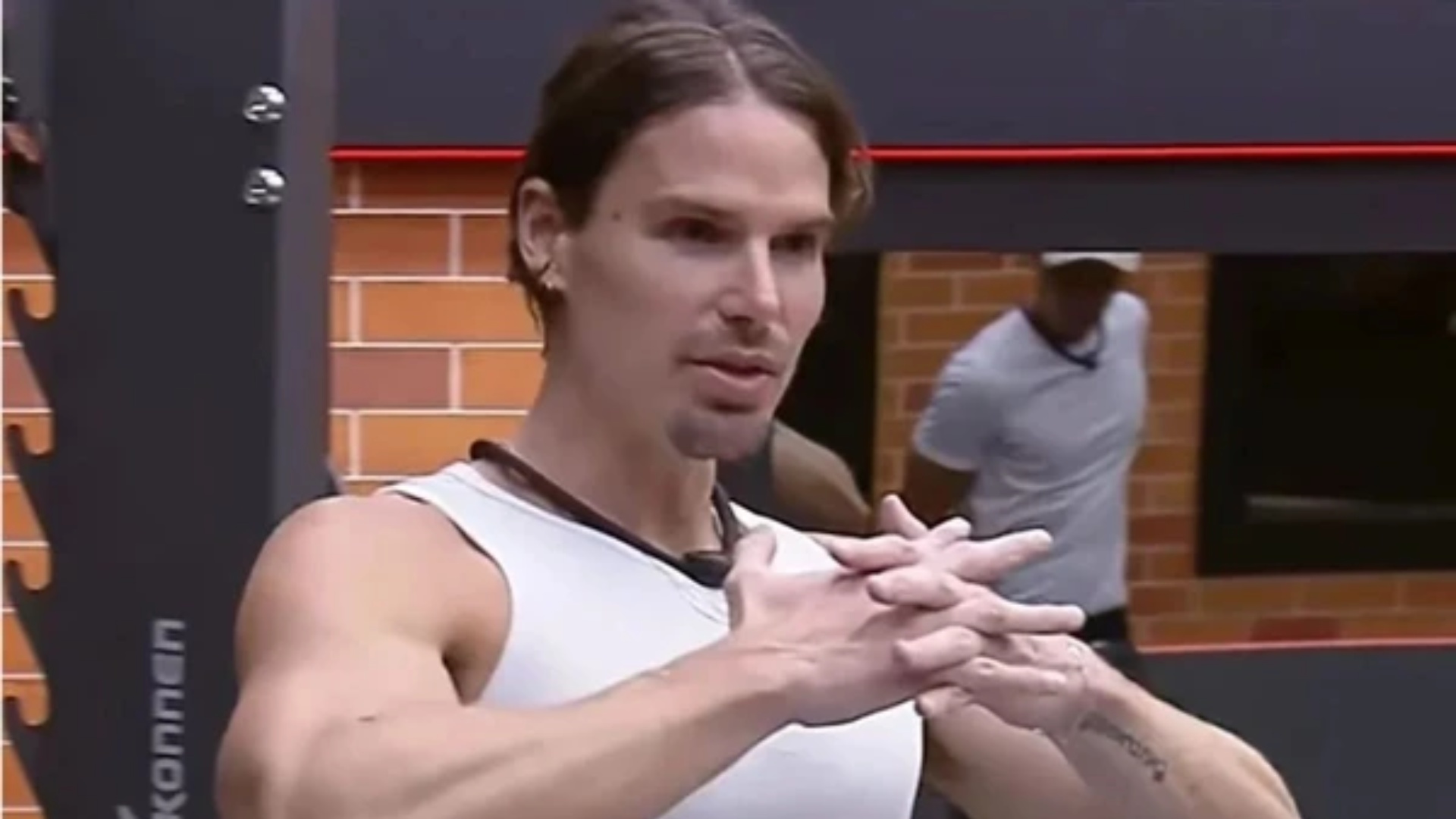 Jonatas Faro revela affair com homem fora do reality e surpreende colegas