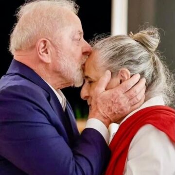 Maria Bethânia parabeniza Lula pelos 81 anos e faz declaração sobre o Brasil