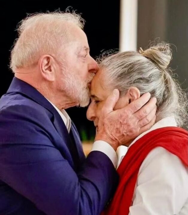 Maria Bethânia parabeniza Lula pelos 81 anos e faz declaração sobre o Brasil