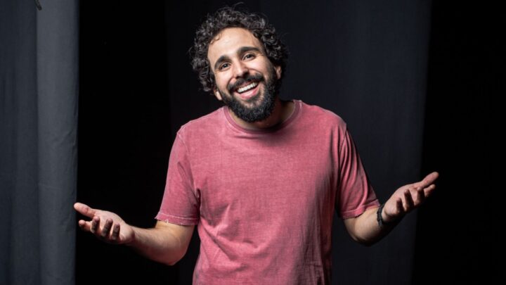 Murilo Couto volta a Salvador com show inédito de stand-up comedy