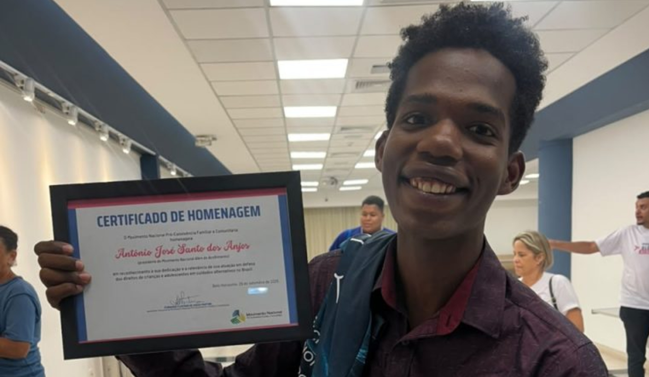 Jovem que viveu em instituições de acolhimento em Salvador vai estudar no Canadá e revela planos para o futuro