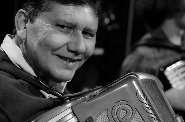 Morre Oswaldinho do Acordeon, sanfoneiro que revolucionou o forró, aos 72 anos