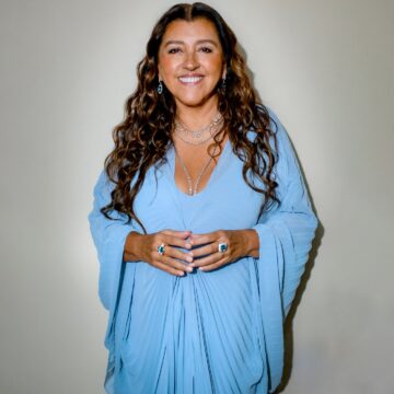 Regina Casé revela desejo de ser professora e relembra influência da avó: “Sempre quis ser como ela”