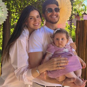 Camila Queiroz fala sobre maternidade e revela apelido curioso de Clara, sua filha com Klebber Toledo