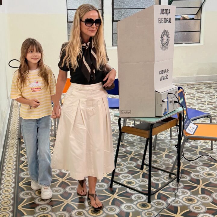 Eliana vota ao lado da filha de 9 anos e se emociona: “Foi especial”