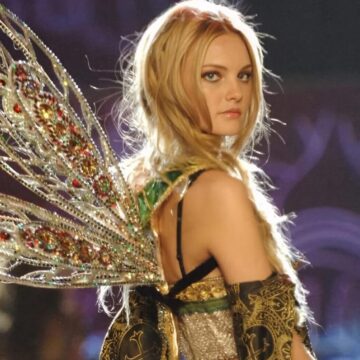 Carol Trentini é confirmada no desfile da Victoria’s Secret após 17 anos e emociona fãs