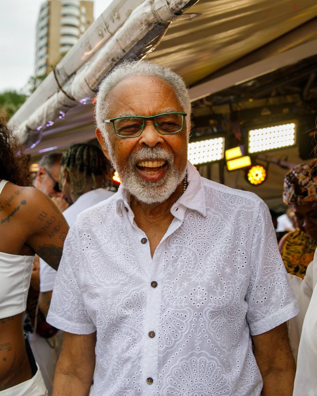 Gilberto Gil compartilha reflexão sobre democracia e liberdade antes do segundo turno das eleições: “É preciso batalhar”