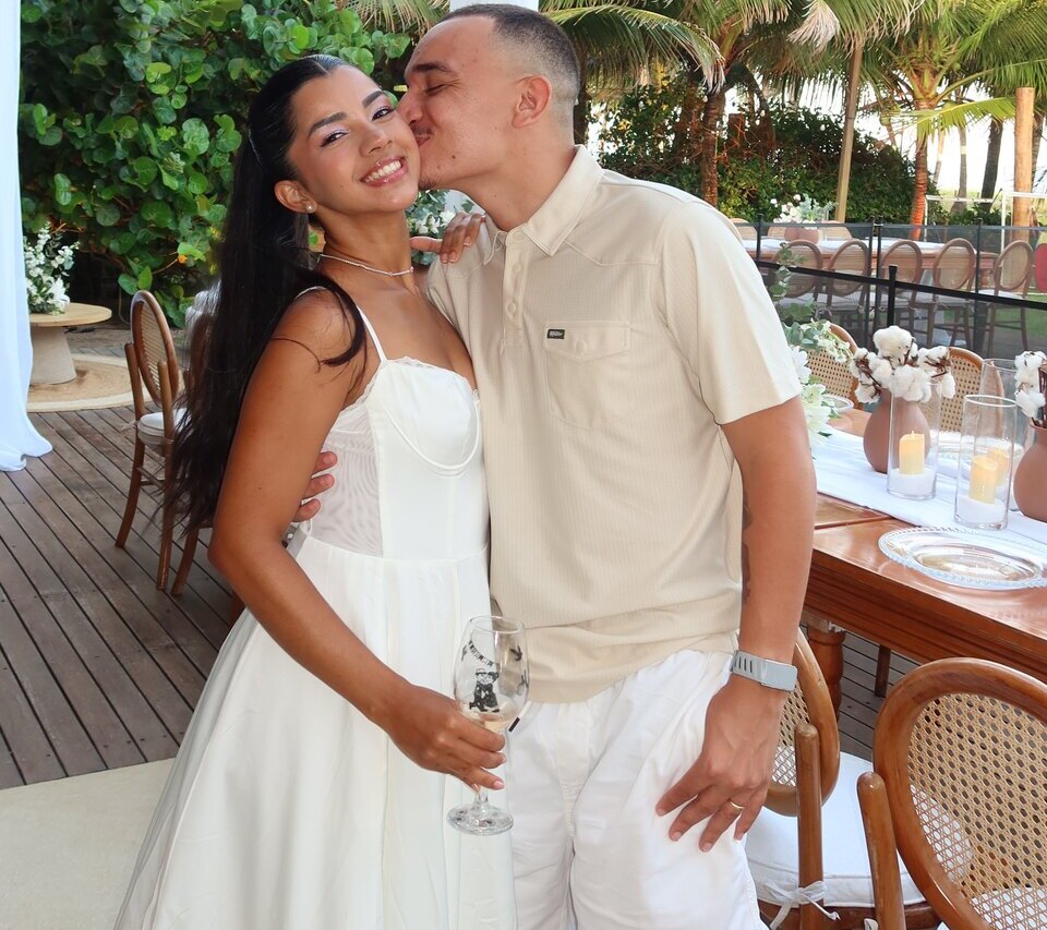 Ary Mirelle celebra dois anos de casamento com João Gomes com declaração romântica: “Mais feliz ao seu lado”