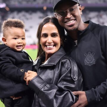 Filho de Thiaguinho e Carol Peixinho rouba a cena em jogo do Corinthians e ganha declaração do pai: “Foi histórico”
