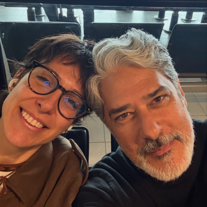 William Bonner retorna ao Brasil para votar após celebrar aniversário dos filhos na França