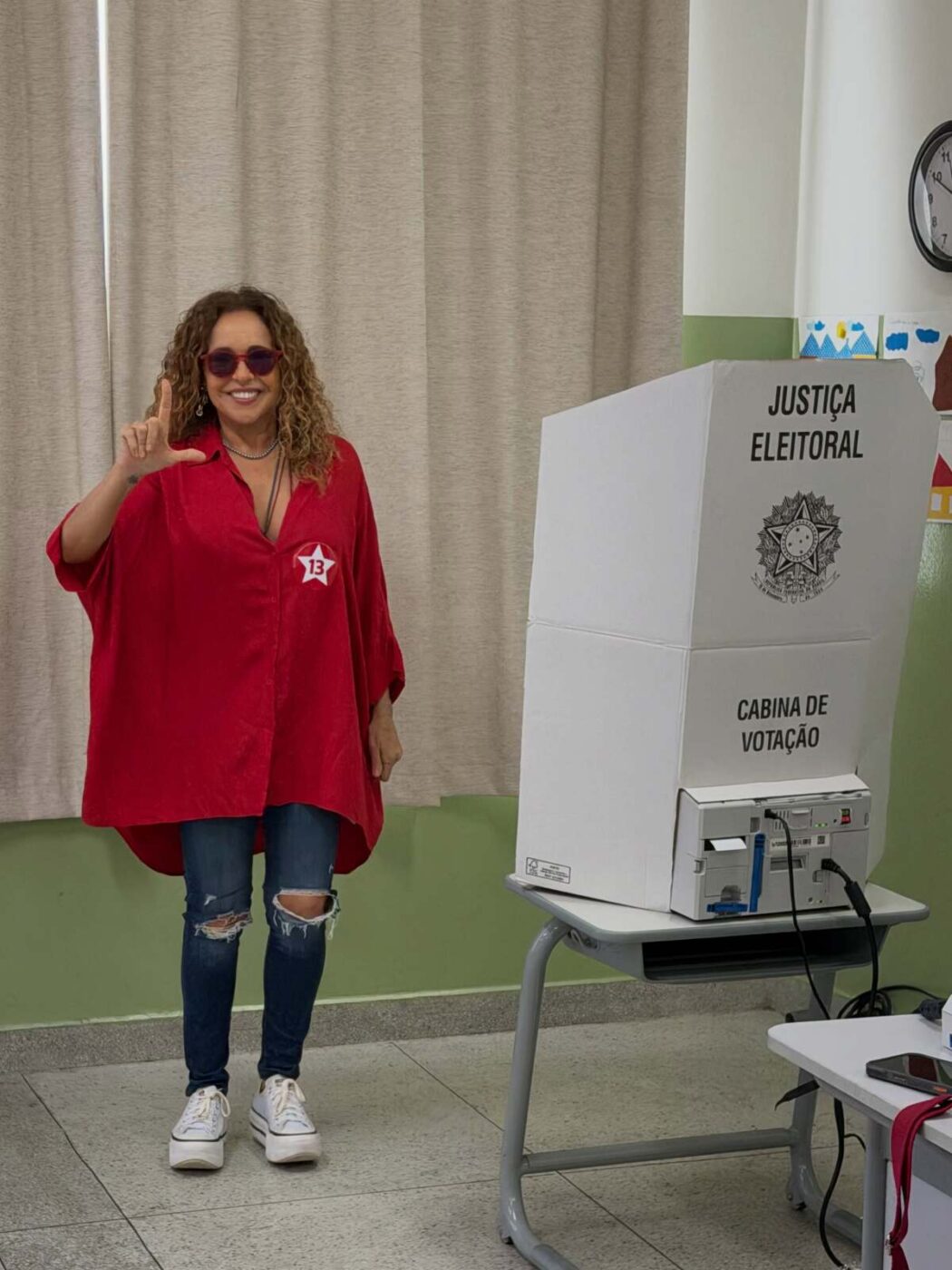 Daniela Mercury vai às urnas no segundo turno e reforça apoio a Lula: “Vamos virar!”