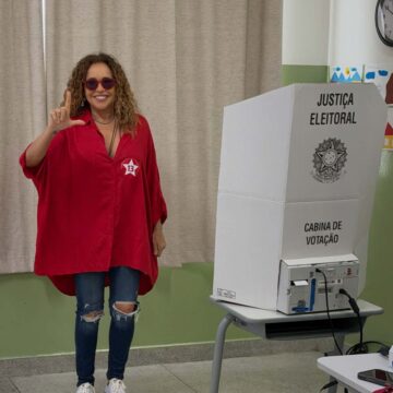 Daniela Mercury vai às urnas no segundo turno e reforça apoio a Lula: “Vamos virar!”