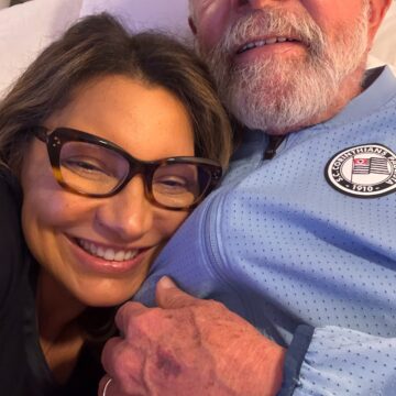 Lula completa 81 anos e ganha declaração romântica de Janja: “Você é tudo pra mim”