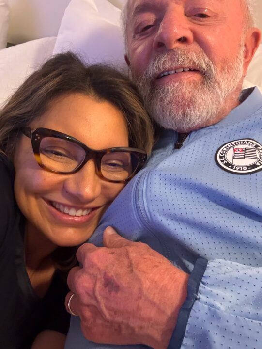 Lula completa 81 anos e ganha declaração romântica de Janja: “Você é tudo pra mim”