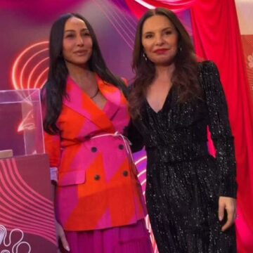 Grávida, Sabrina Sato é homenageada em festival de publicidade e exibe barrigão em look pink