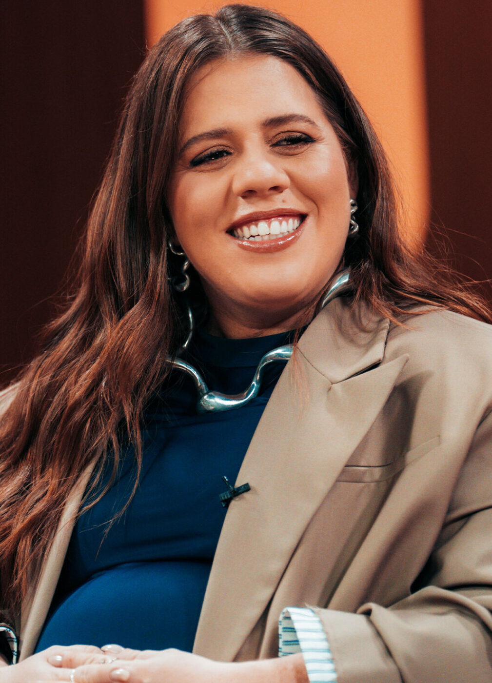 Tati Machado emociona ao se despedir do Saia Justa na reta final da gravidez: “Transbordando felicidade”