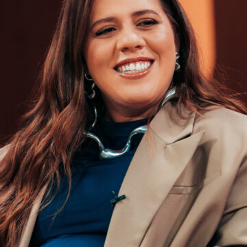 Tati Machado emociona ao se despedir do Saia Justa na reta final da gravidez: “Transbordando felicidade”
