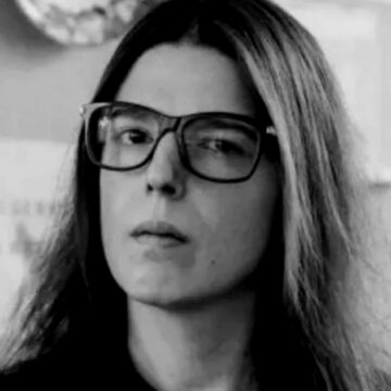 Morre Camila Kfouri, filha do jornalista Juca Kfouri, aos 48 anos