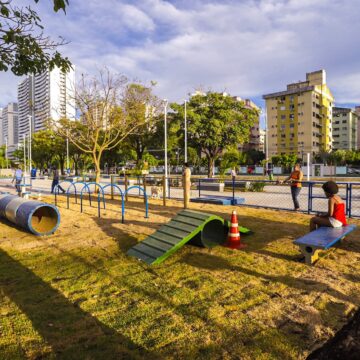 Prefeitura inaugura parque linear do Imbuí com quiosques e espaços de lazer