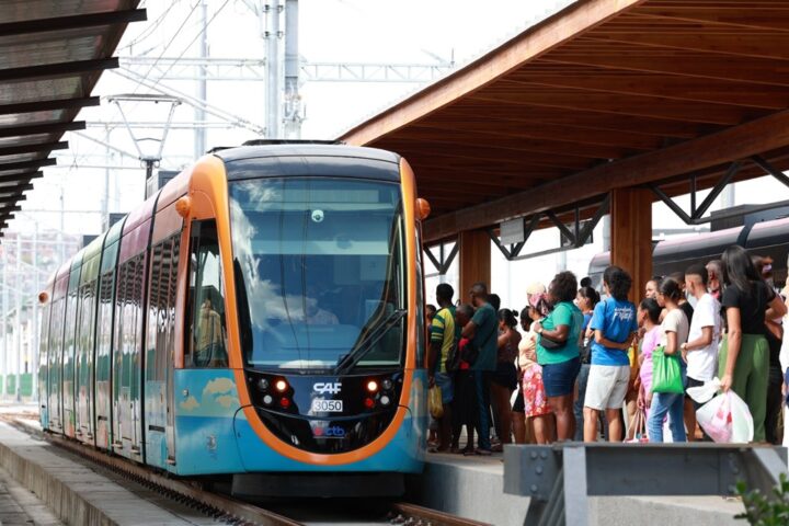 VLT de Salvador transporta 7,6 mil passageiros durante o segundo turno das eleições